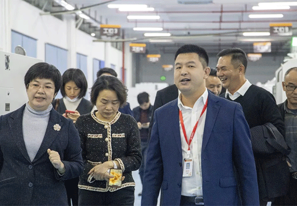 福建省長(zhǎng)汀縣呂莉縣長(zhǎng)一行蒞臨超越激光視察指導(dǎo)-15.png