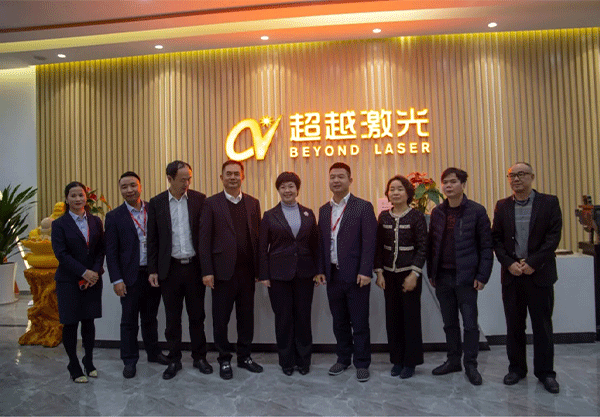 福建省長(zhǎng)汀縣呂莉縣長(zhǎng)一行蒞臨超越激光視察指導(dǎo)-19.png