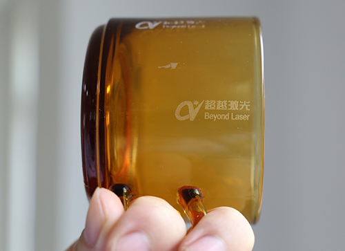 用激光切割設(shè)備切割超薄玻璃2.png