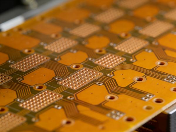 FPC紫外皮秒激光鉆孔 (4).jpg