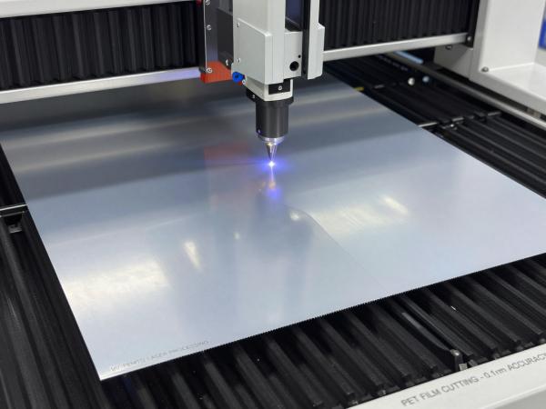 PET膜材紫外飛秒激光切割 (4).jpg